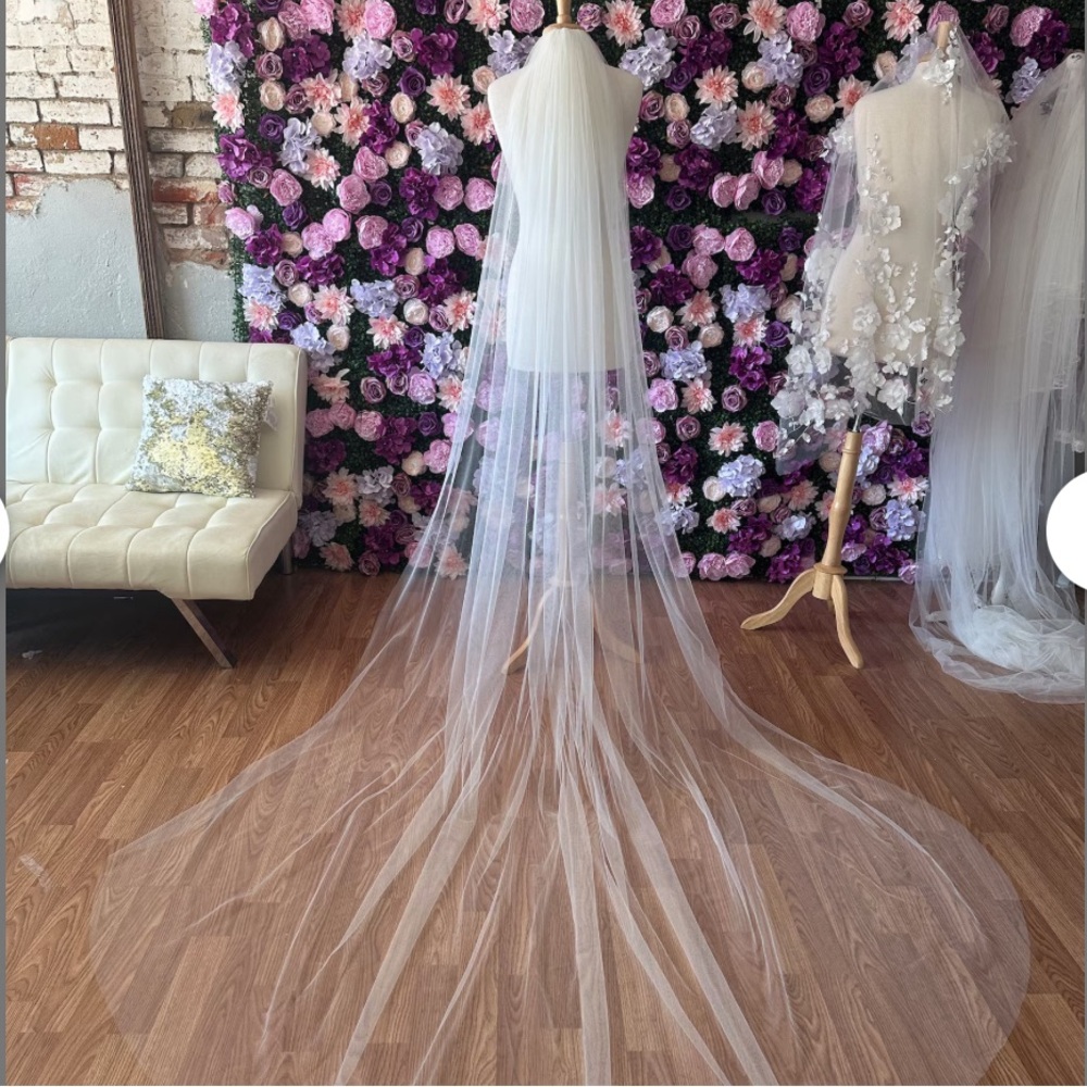 Elegant White Bridal Veil - cathedral - soft white with clip